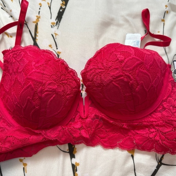 Marilyn Monroe Other - NWT Marilyn Monroe Red Lace Light Lift Bra – Size 36B – Sultry & Elegant! ❤️✨